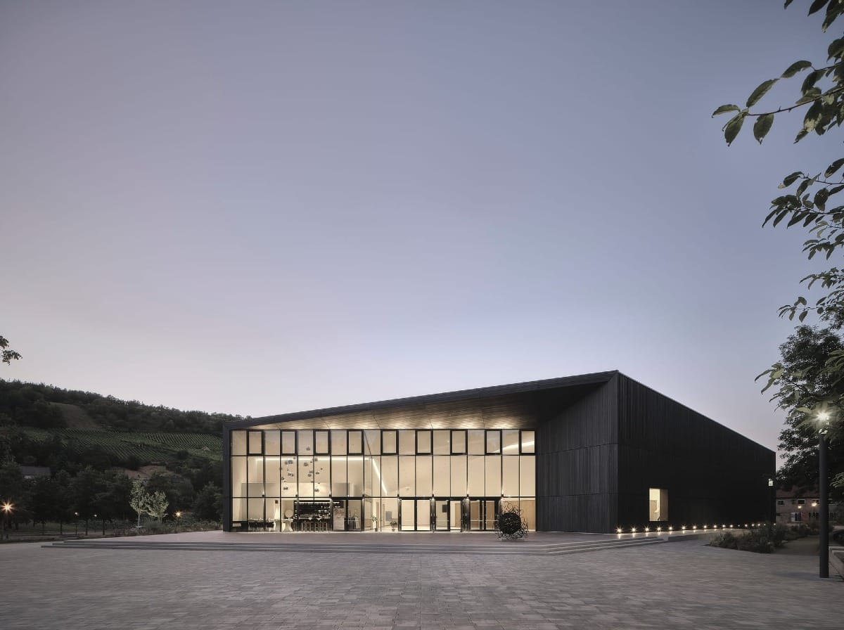 HENN compose avec la lumière et le bois | TauberPhilharmonie