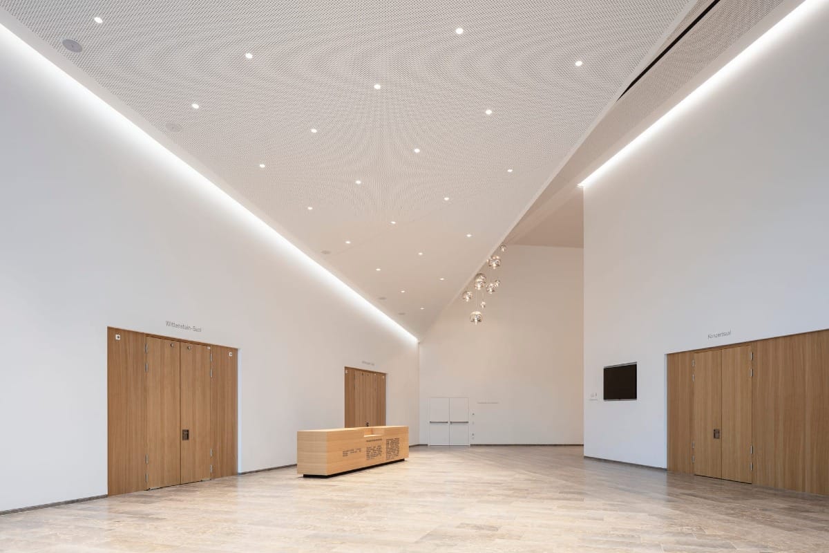 HENN compose avec la lumière et le bois | TauberPhilharmonie