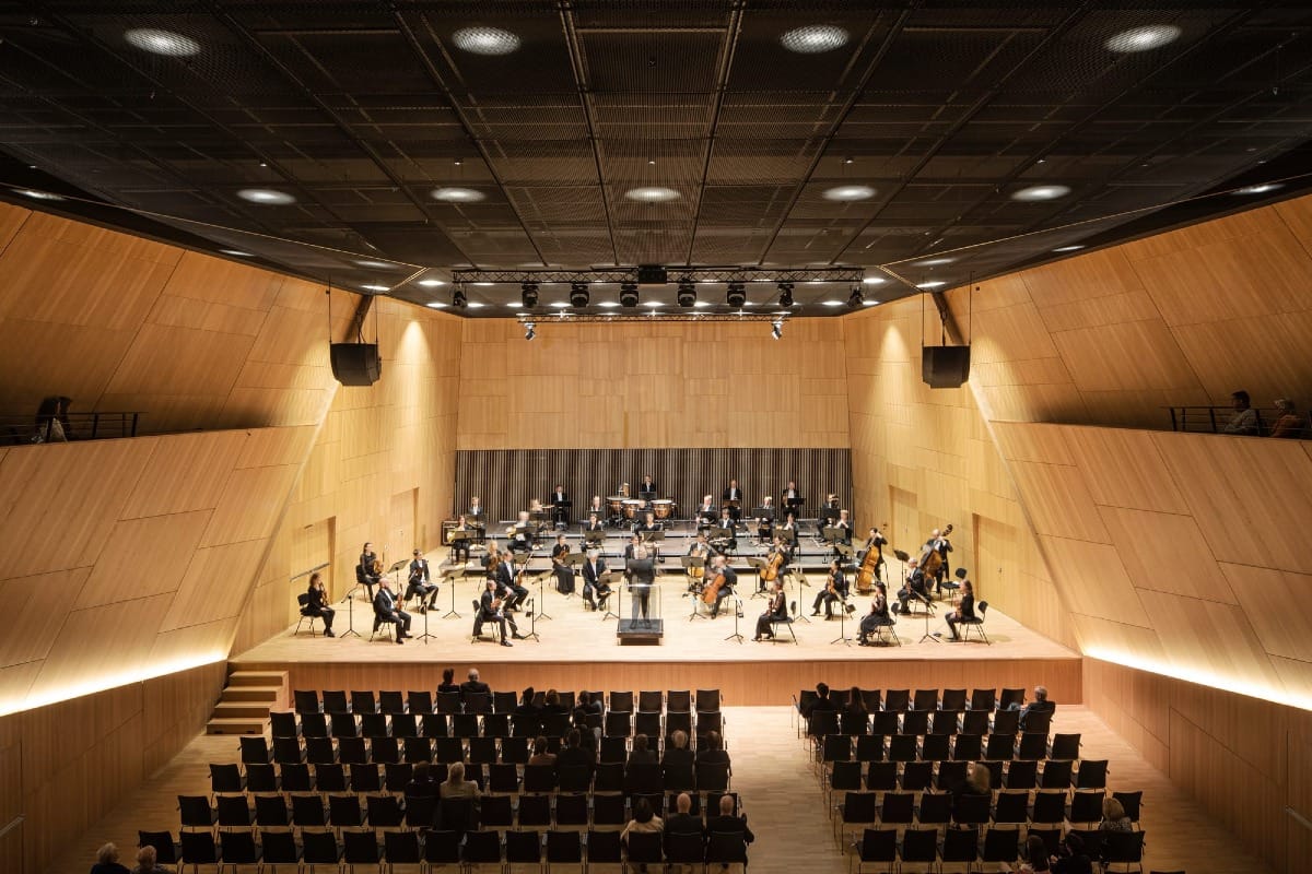 HENN compose avec la lumière et le bois | TauberPhilharmonie