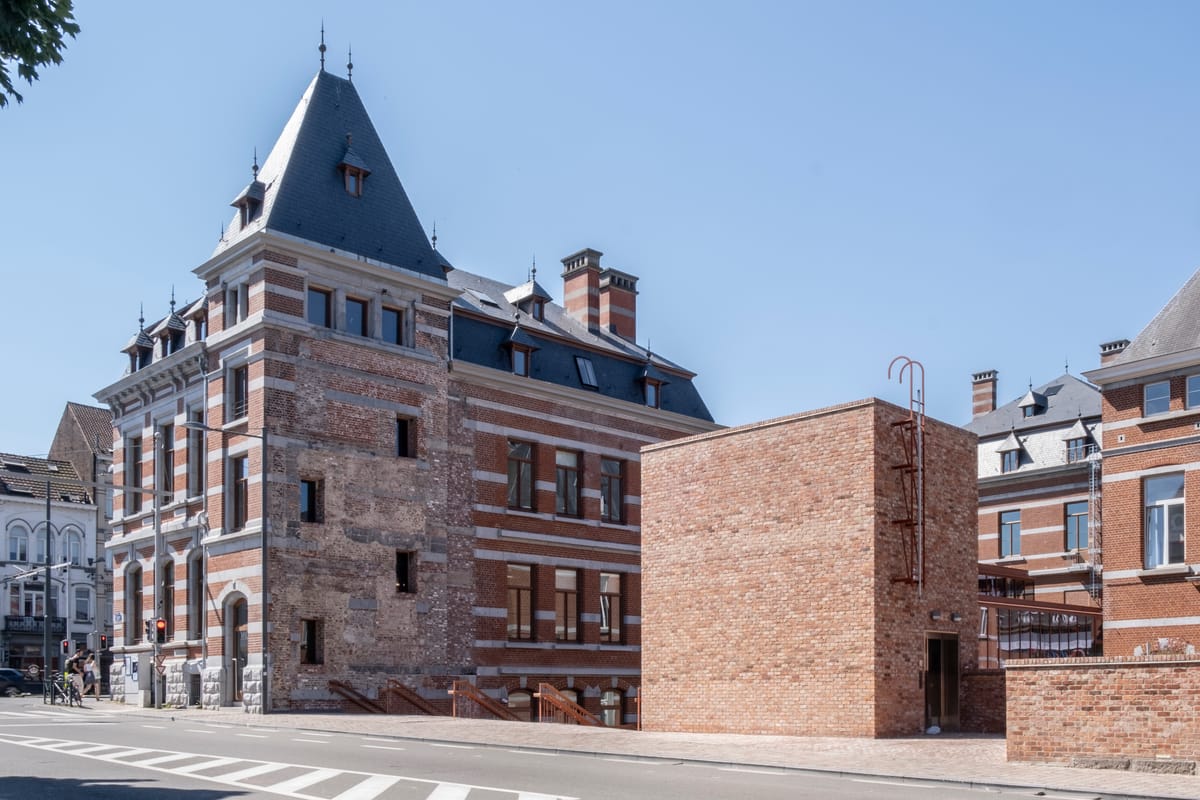 Usquare Feder | De la caserne au campus urbain par EVR + BC architects