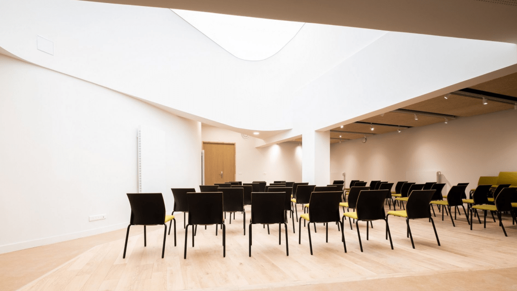 Sous la Surface | LGA Éclaire Mouzaia avec Coworking et FabLab