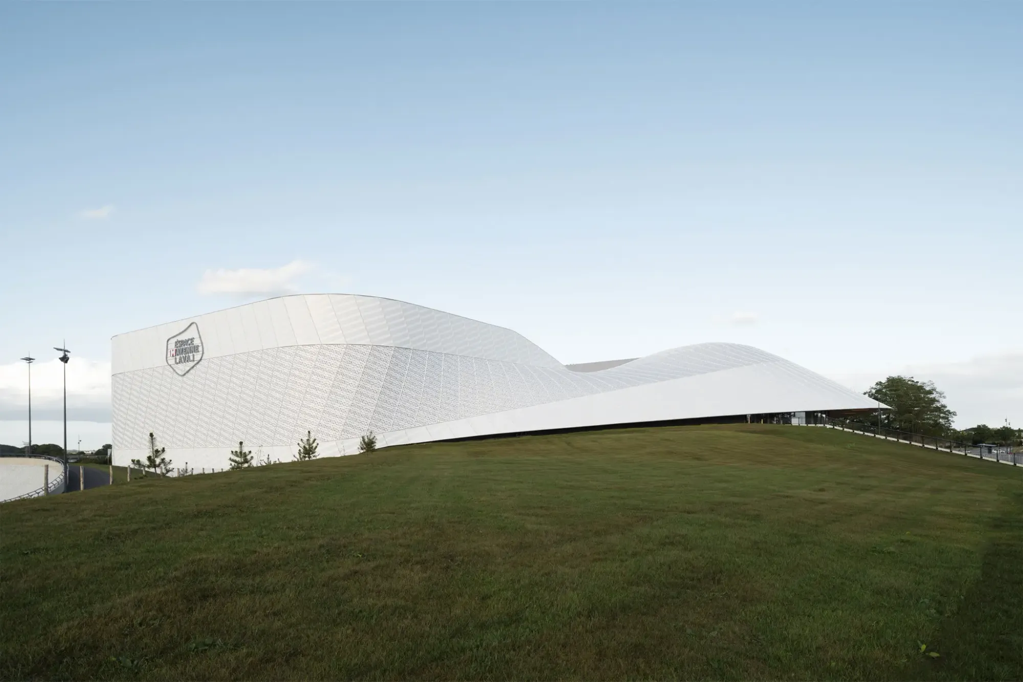 Hérault Arnod Architectures | Espace Mayenne, un volume sculptural et dynamique