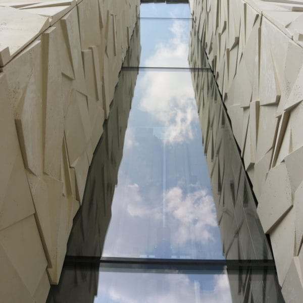 L'Art du Relief | Panneaux VHCT en béton par Waltech